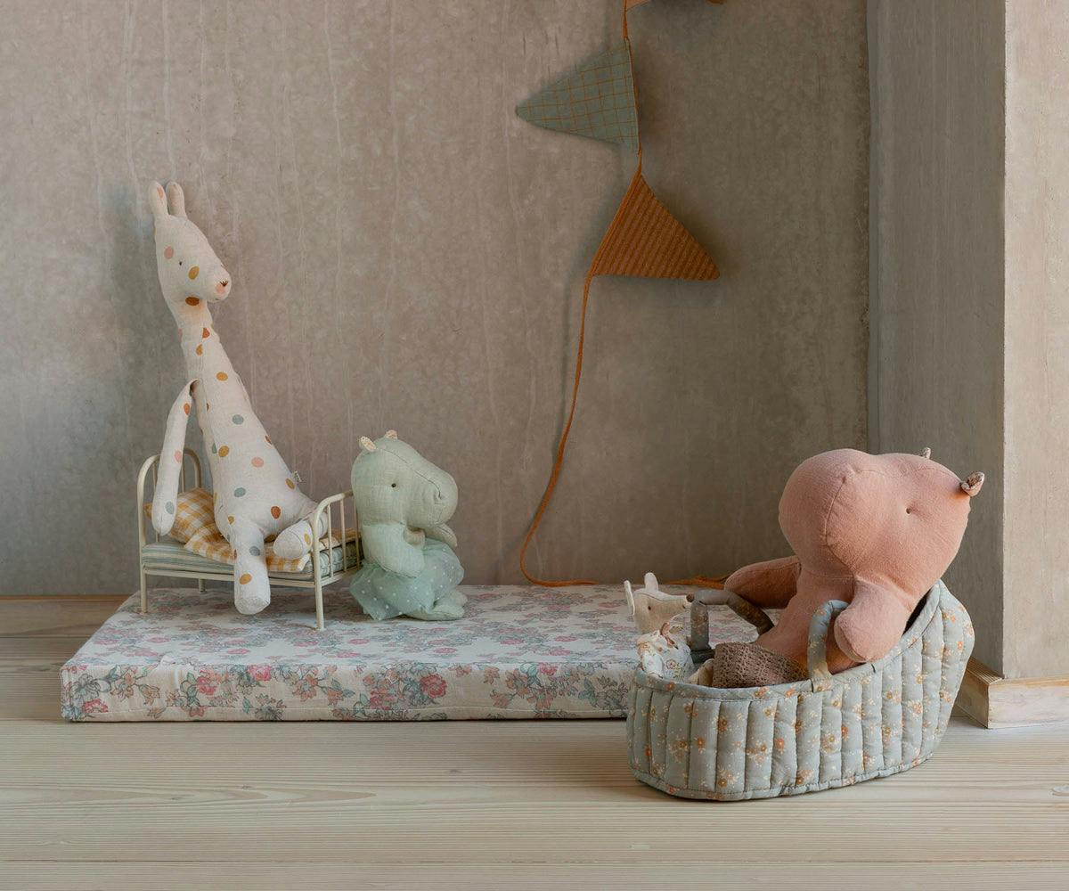 Hippo w. skirt, Small - Mint