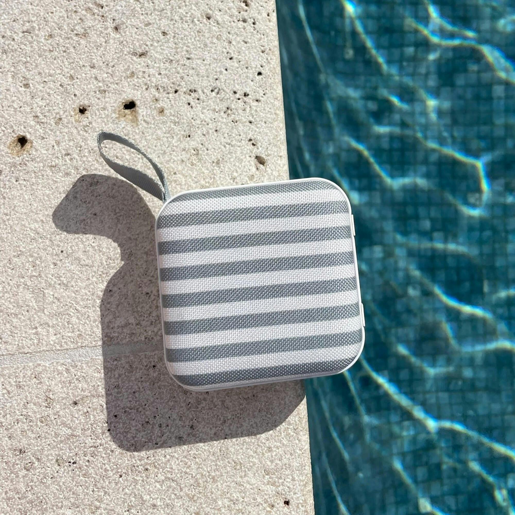 Sunnylife: Portable Travel Speaker - The Vacay Olive Stripe