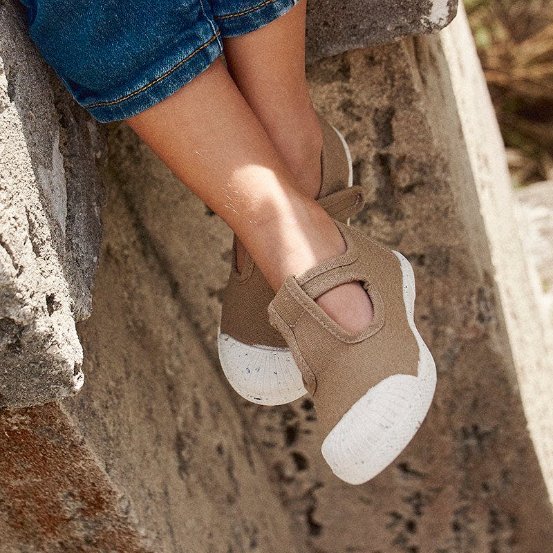 ECO-friendly T-band Sneakers