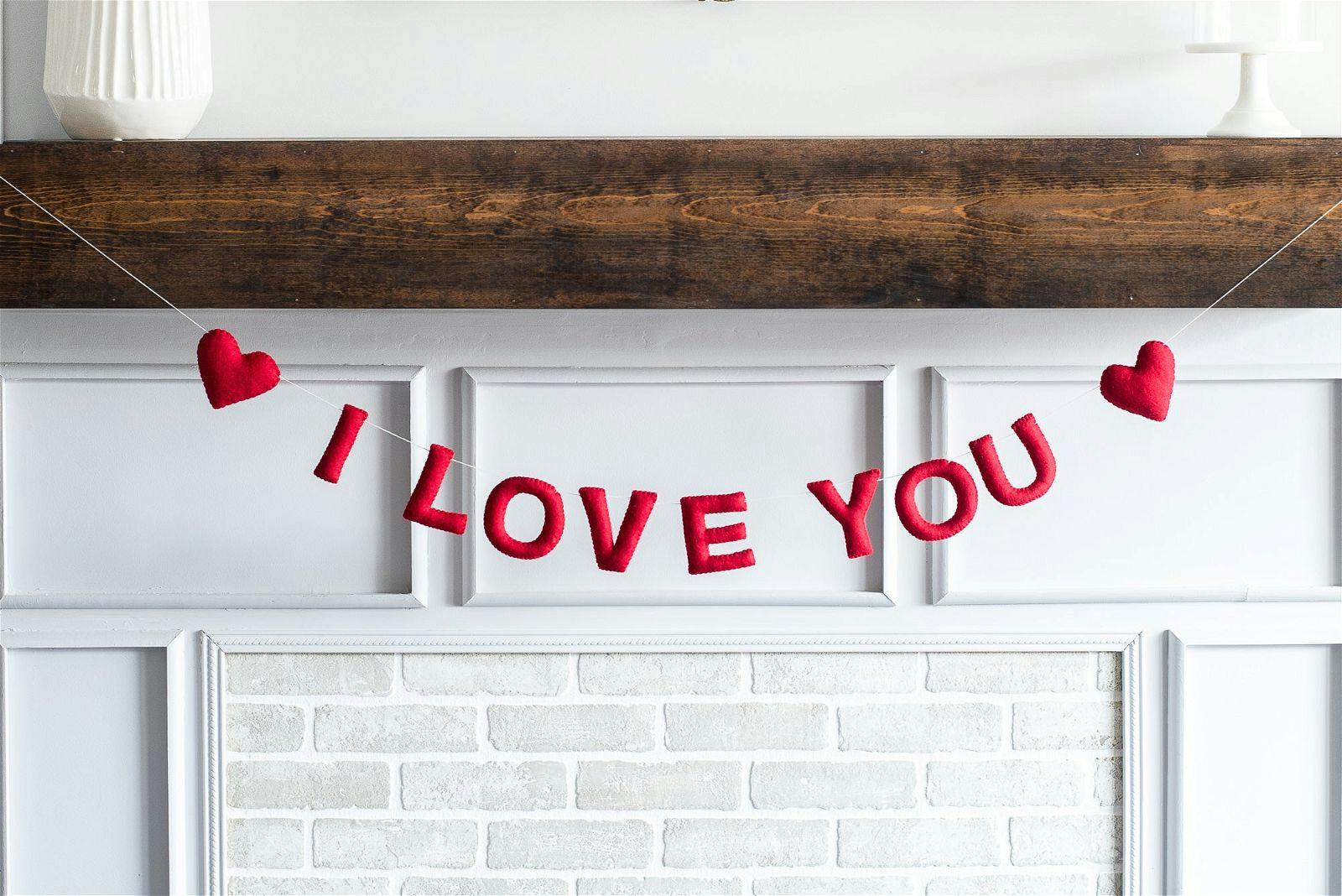 I Love You Garland (Red)