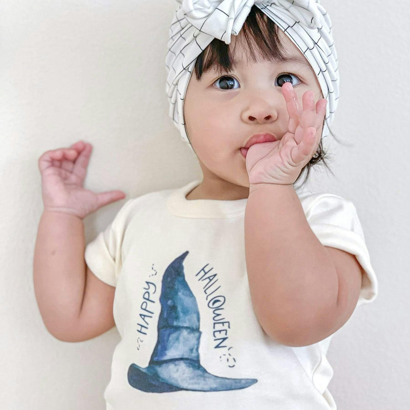 graphic tee | halloween hat