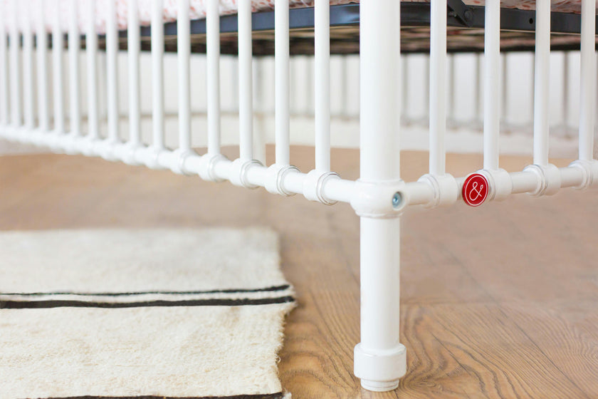 Million Dollar Baby Classic Winston 4-in-1 Convertible Iron Crib