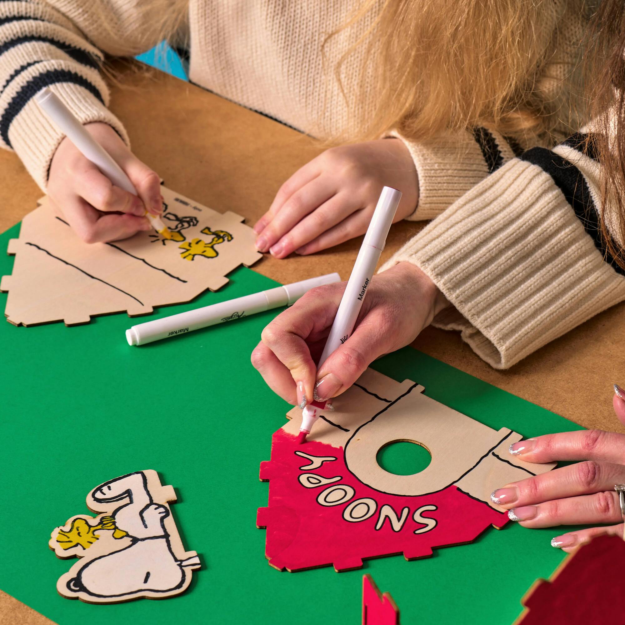 OOLY x Peanuts Color-in Wooden Birdhouse Kit - 5 Paint Markers