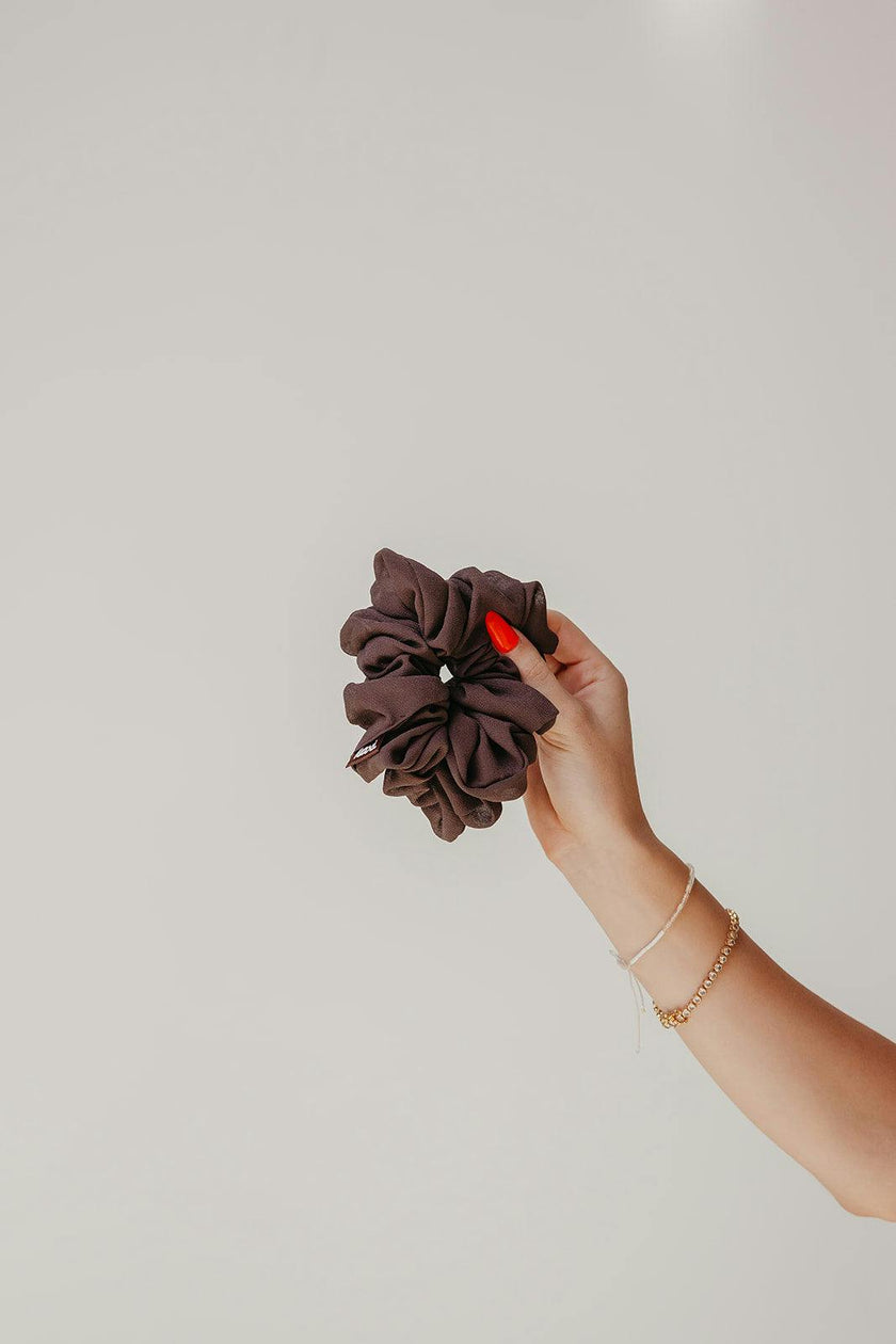 OVERSIZED SCRUNCHIE