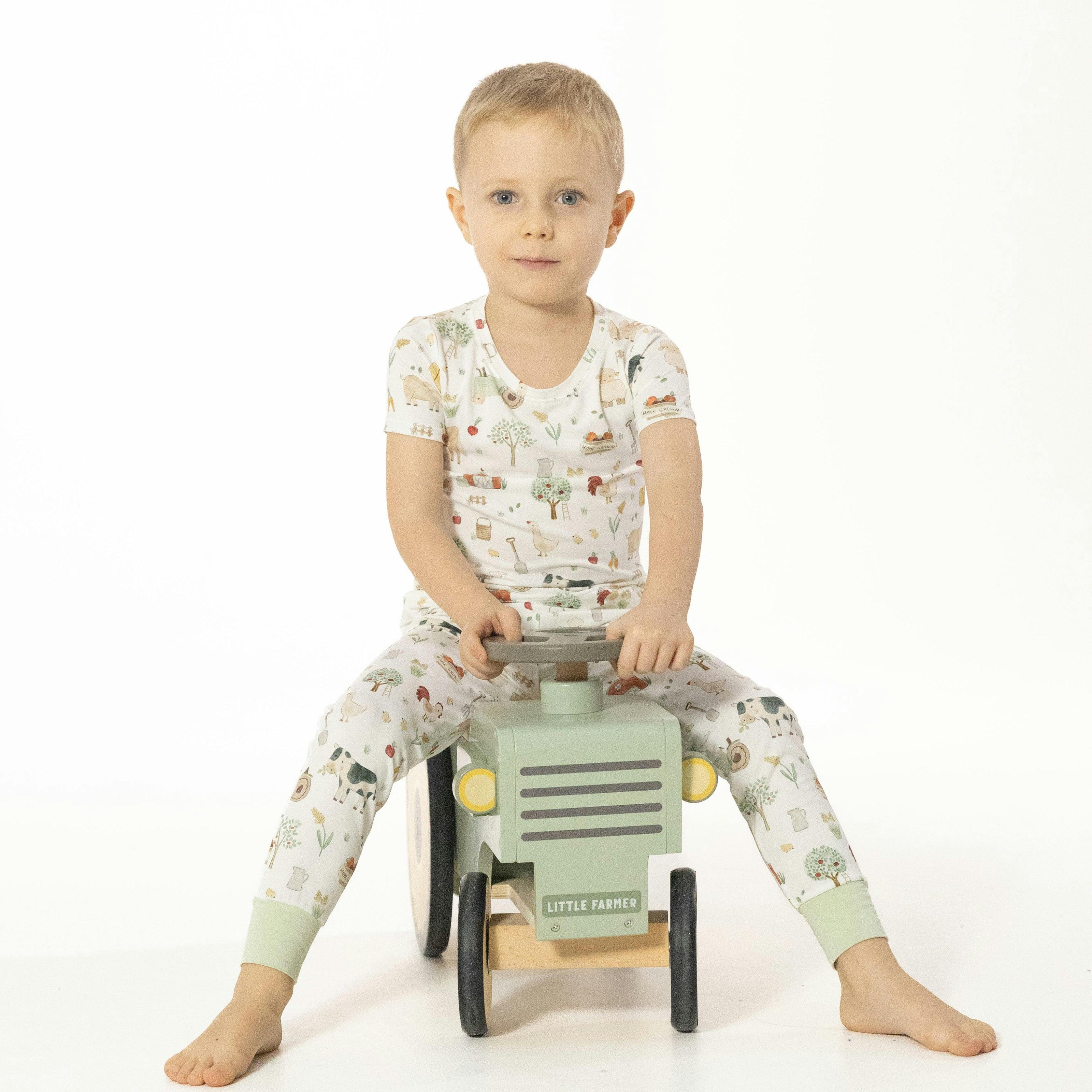 Cute Farm Animals Uni - Short Sleeve Loungewear Set