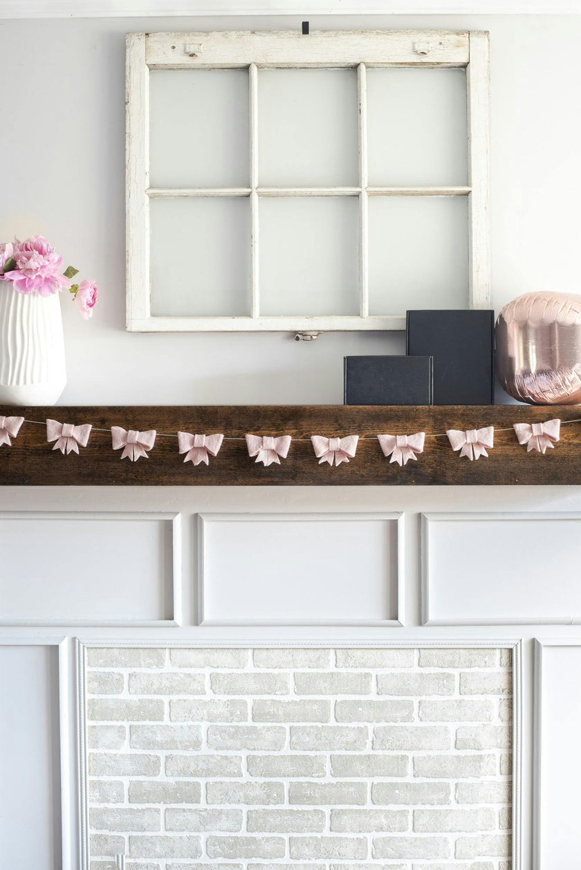 Bow Garland (Pink)