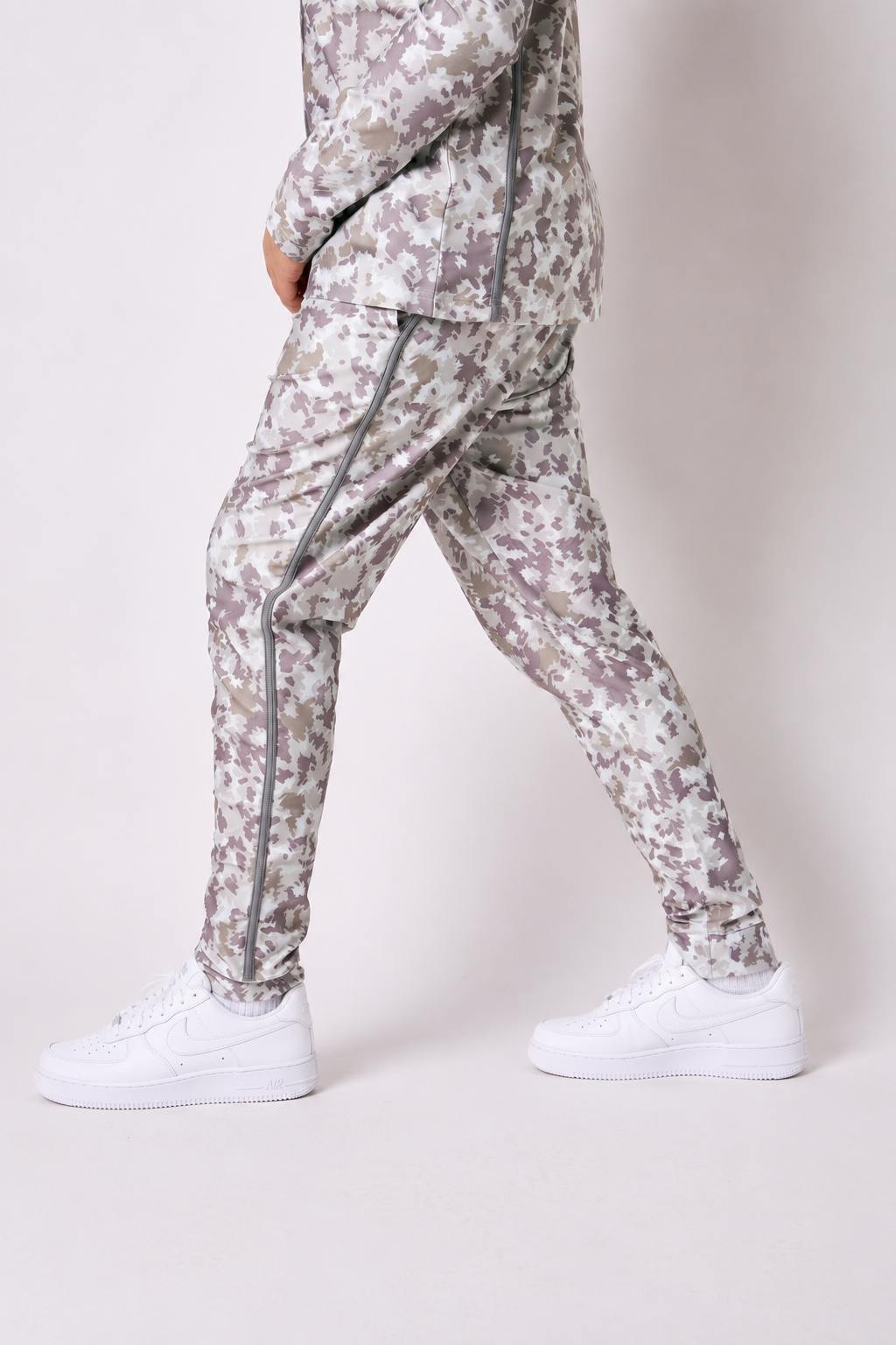 camo retro warm-up jogger