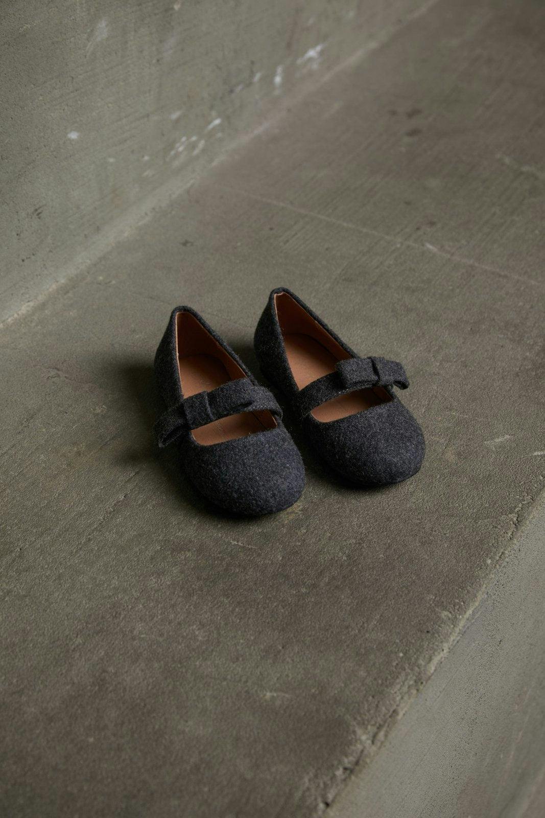 Mia Wool Dark Grey