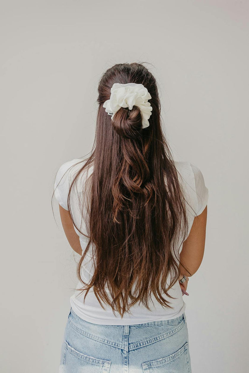 OVERSIZED SCRUNCHIE