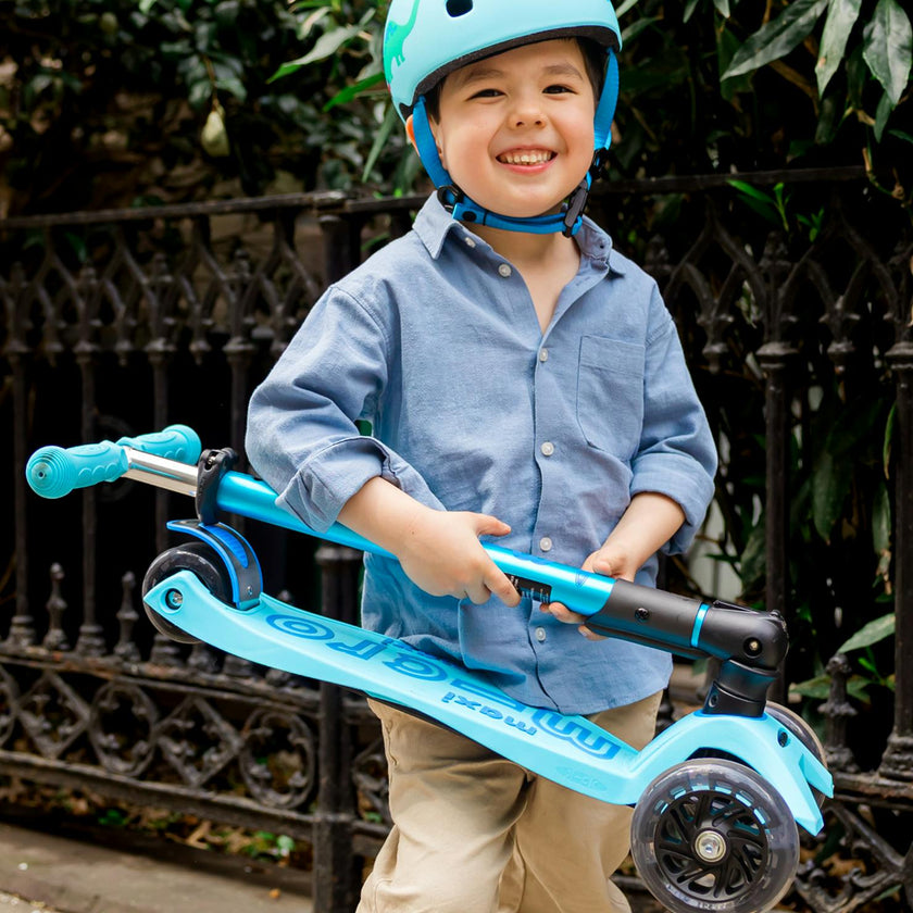 Micro Maxi Foldable LED Scooter
