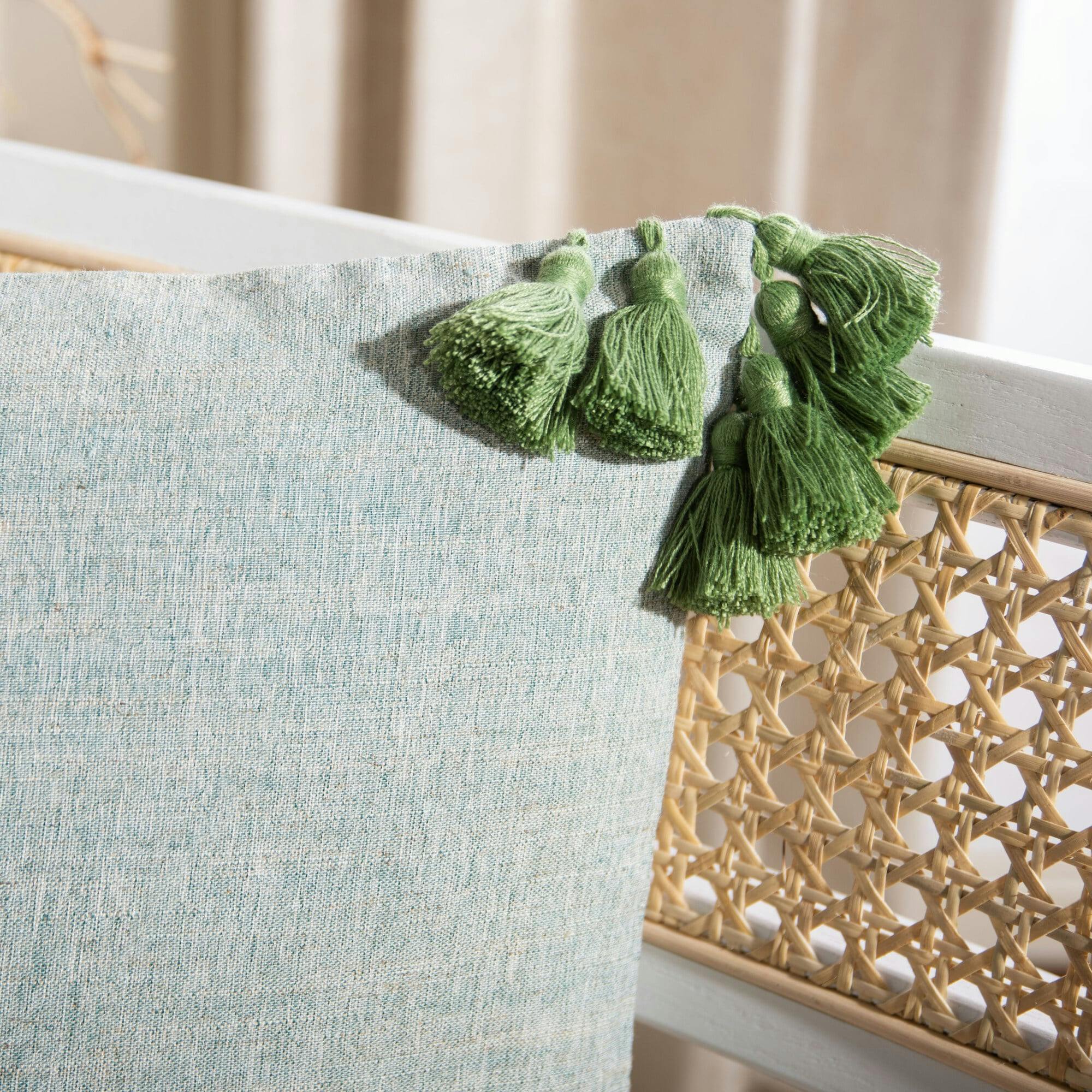 Larzon Pillow