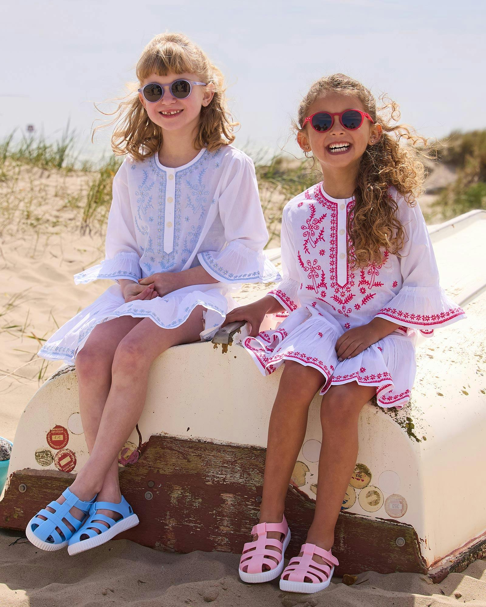 Embroidered Kaftan in White/Fuchsia
