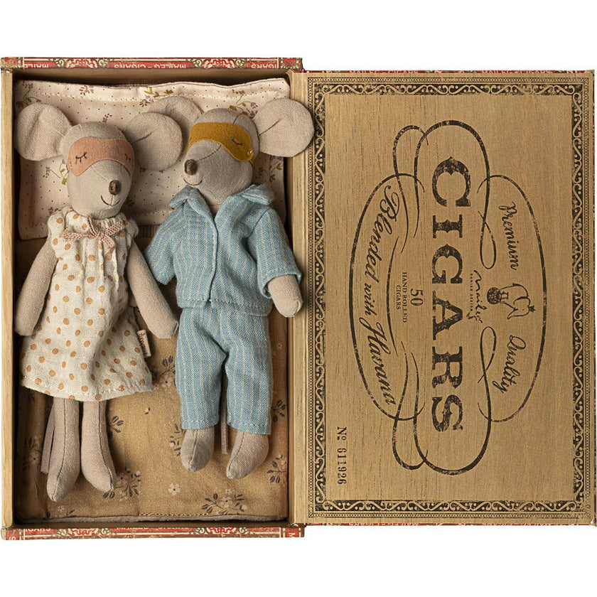 Mum & Dad in cigarbox