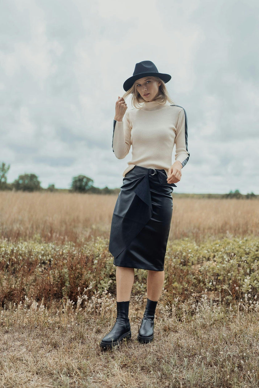 STRAIGHT LEATHER SKIRT WITH BUCKLE