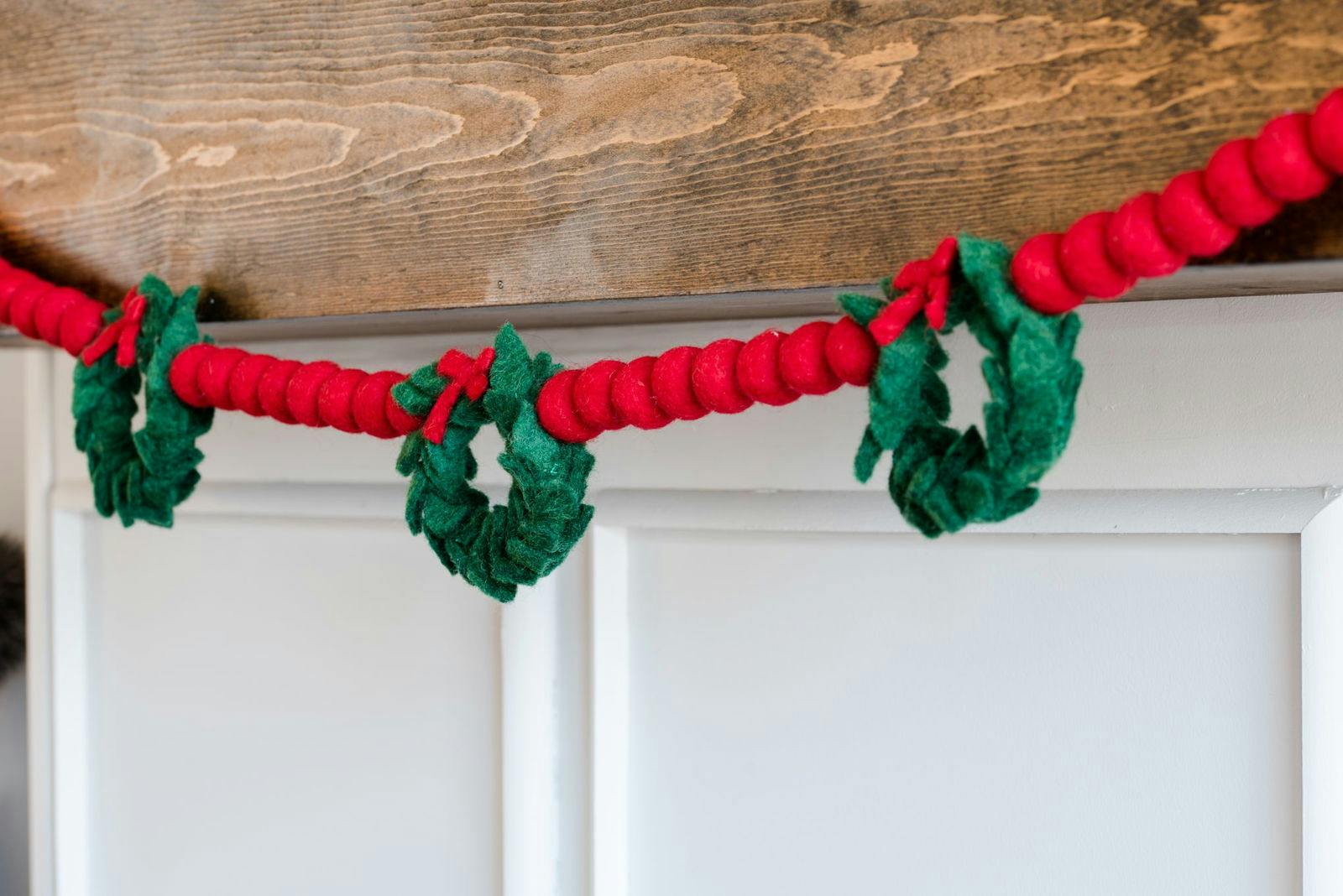 Red Wreath Garland