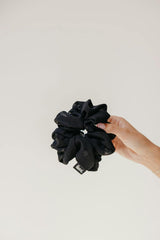 OVERSIZED SCRUNCHIE