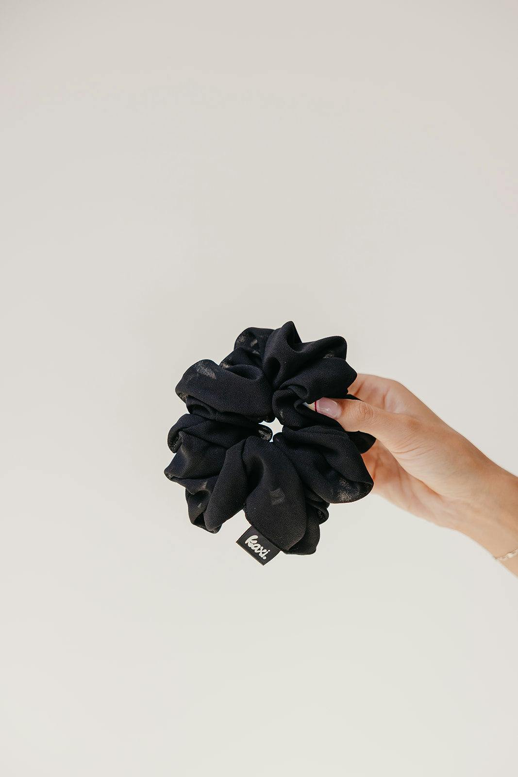 OVERSIZED SCRUNCHIE