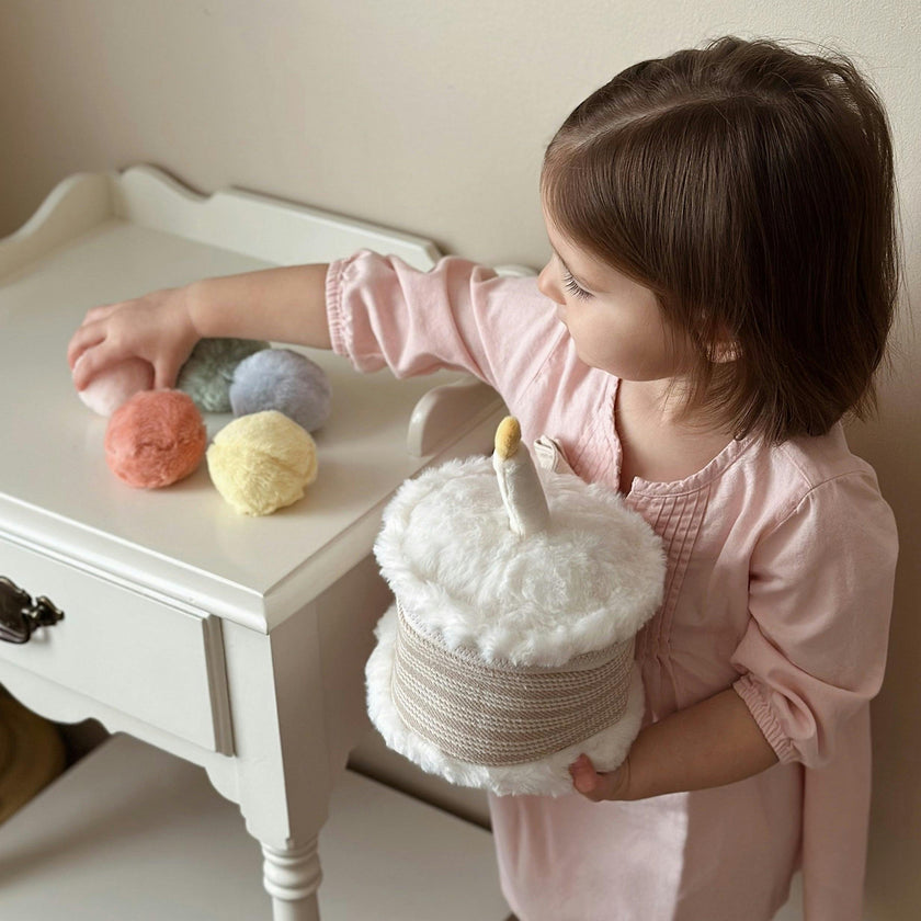 CAKE & TOSS CELEBRATION BIN