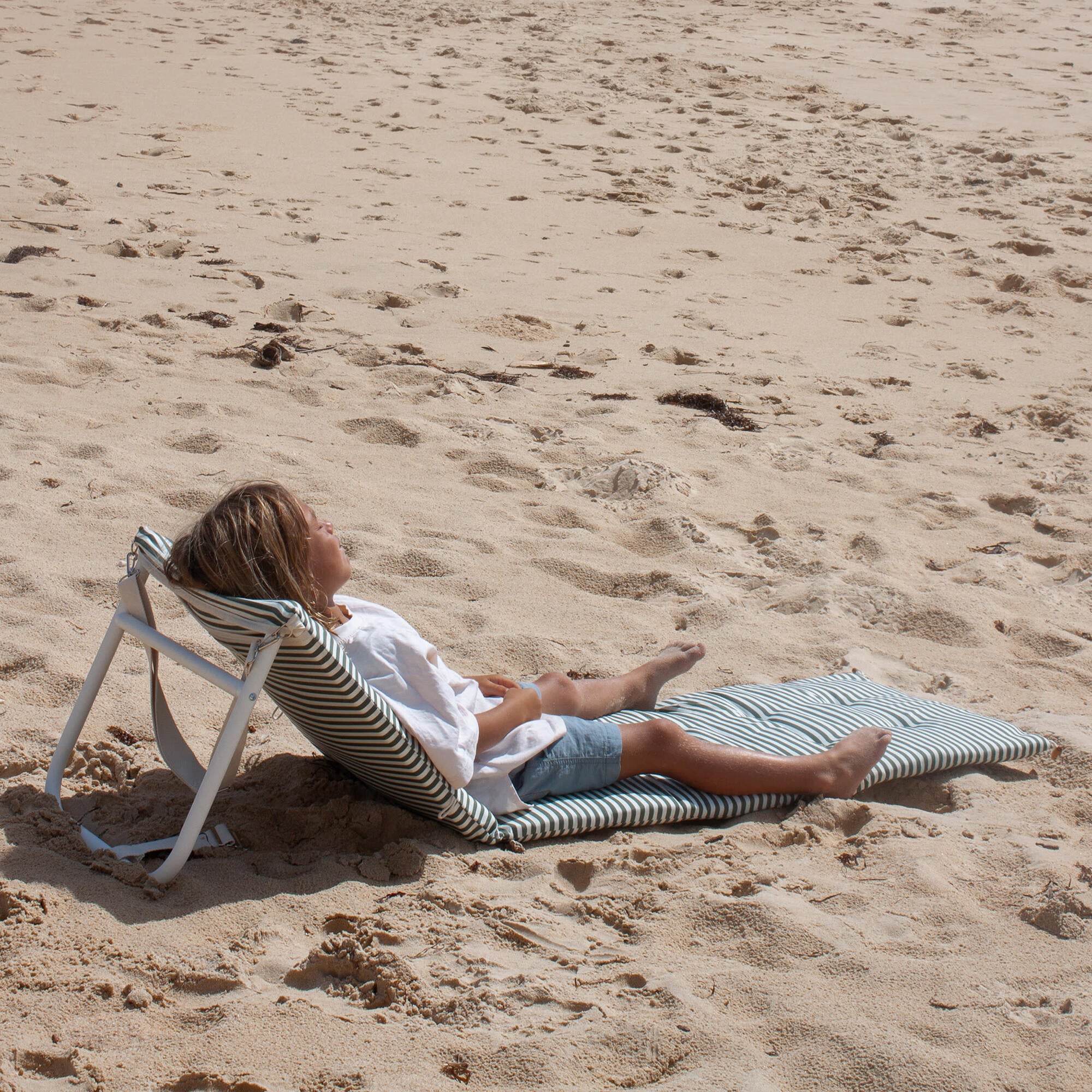 Sunnylife: Reclining Beach Chair - The Vacay Olive