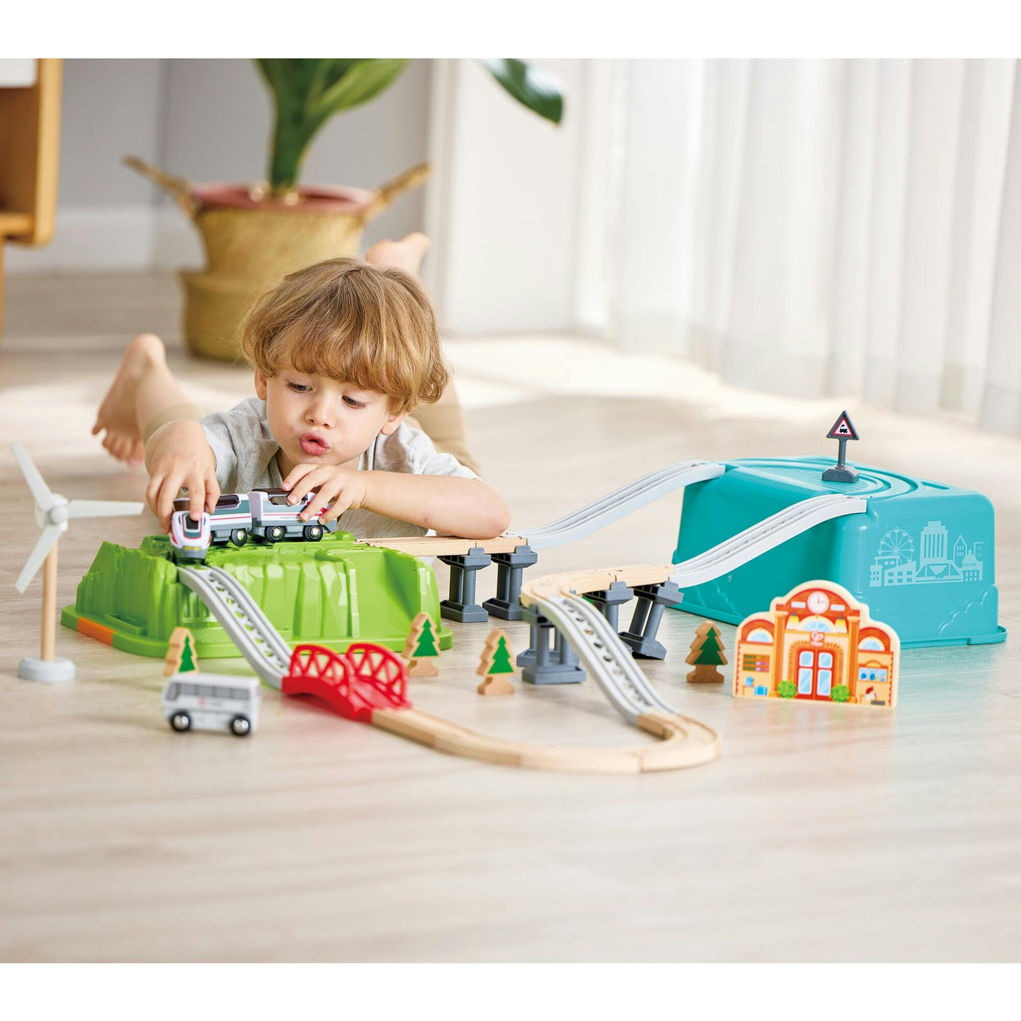 Farmyard Train Bucket Set - Wooden Train Animal Set