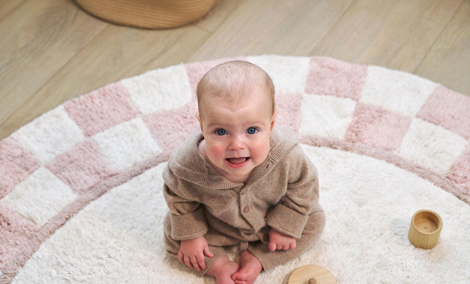 Checkered Charm Washable Round Organic Cotton Rug