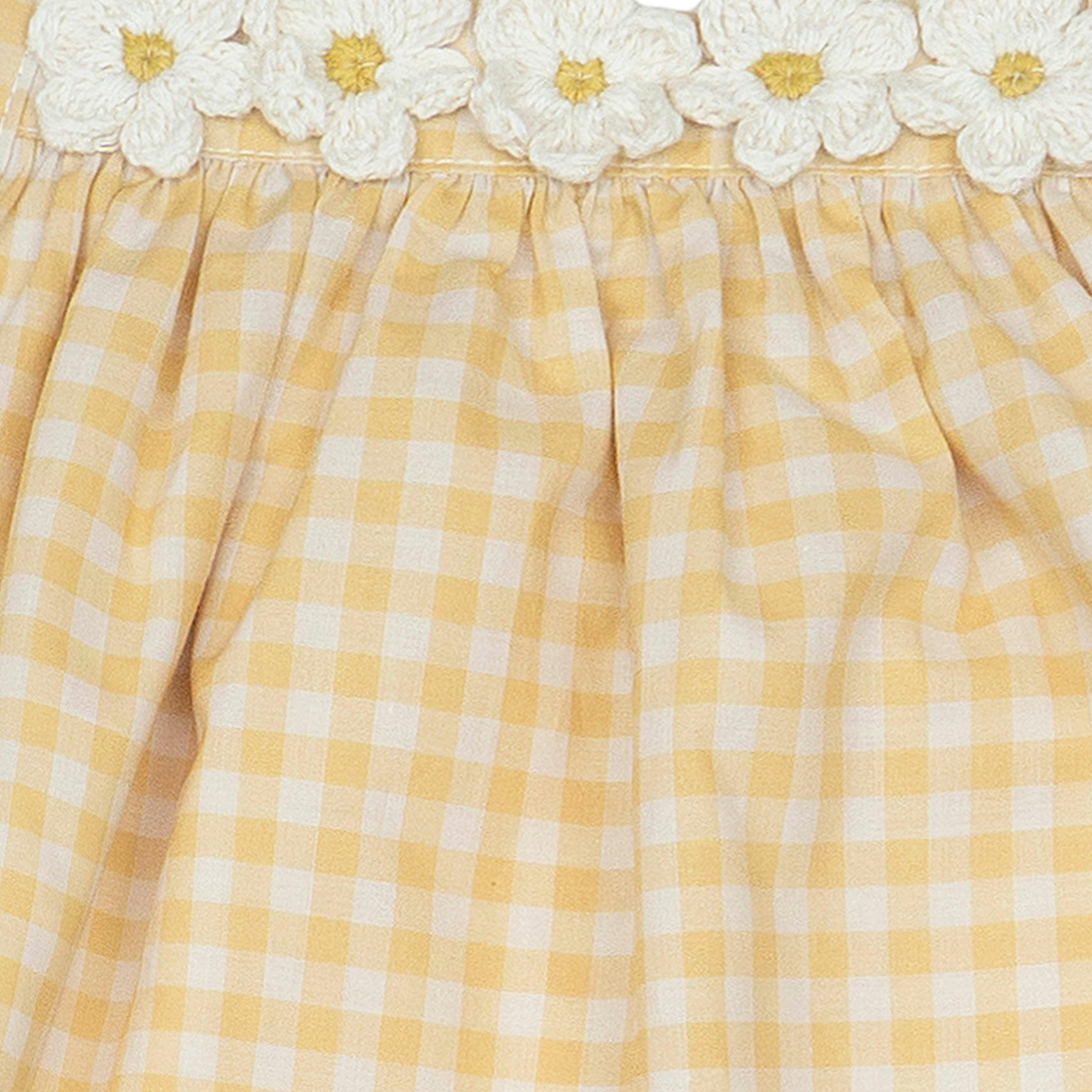 Crochet Daisy Set in Yellow Gingham