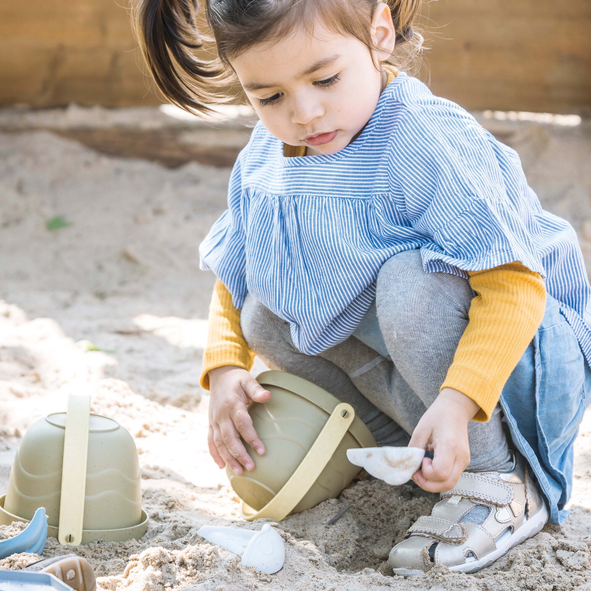 Tiny BIO: Bucket