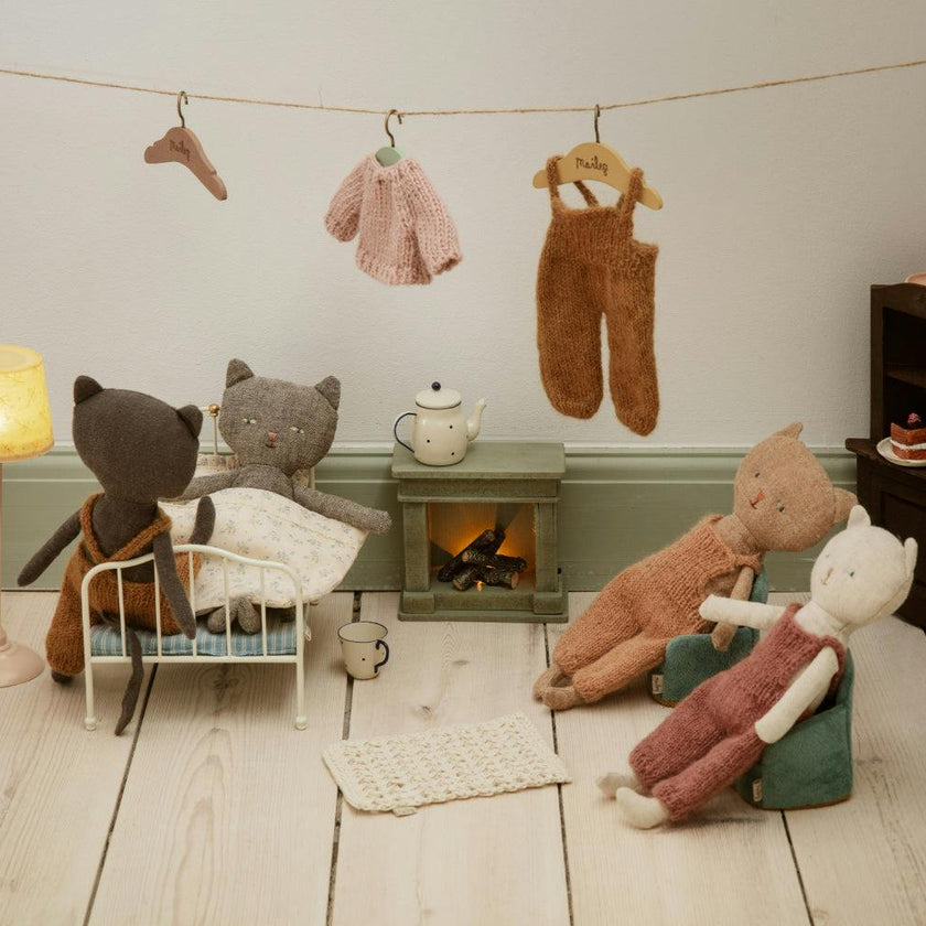 Kitten in Overalls - Blond