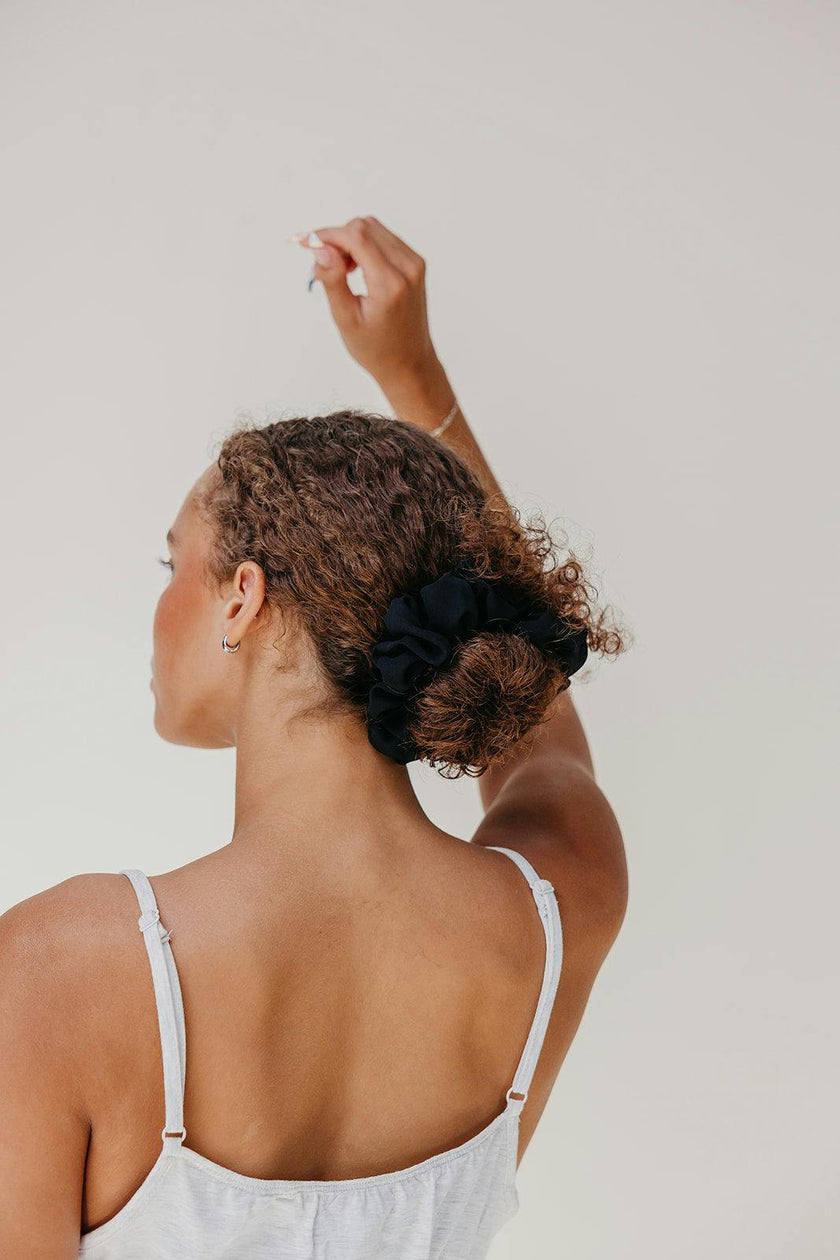 OVERSIZED SCRUNCHIE