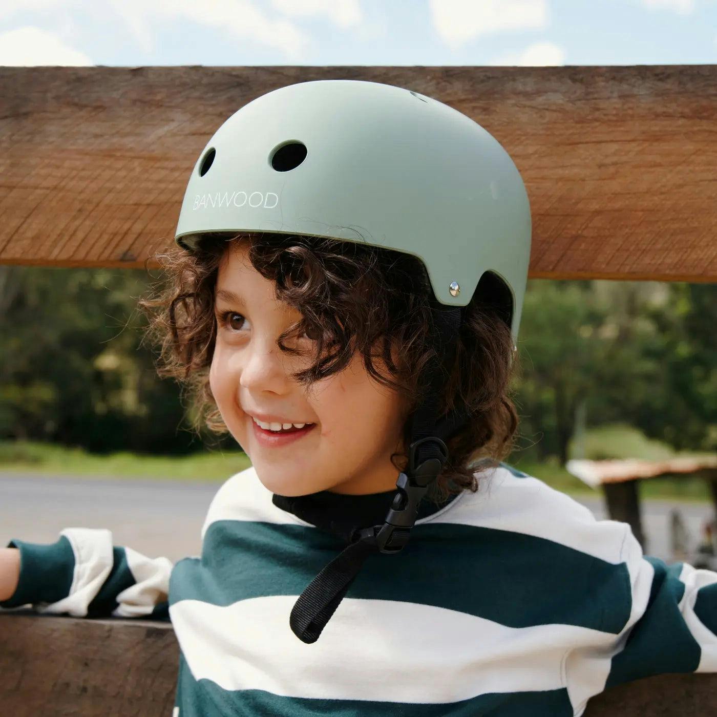 Banwood Classic Kids Bike Helmet — Matte Forest Green