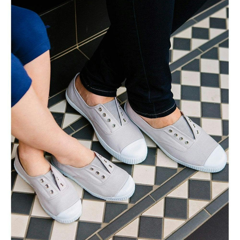 Hampton Canvas Plum Plimsolls in Putty