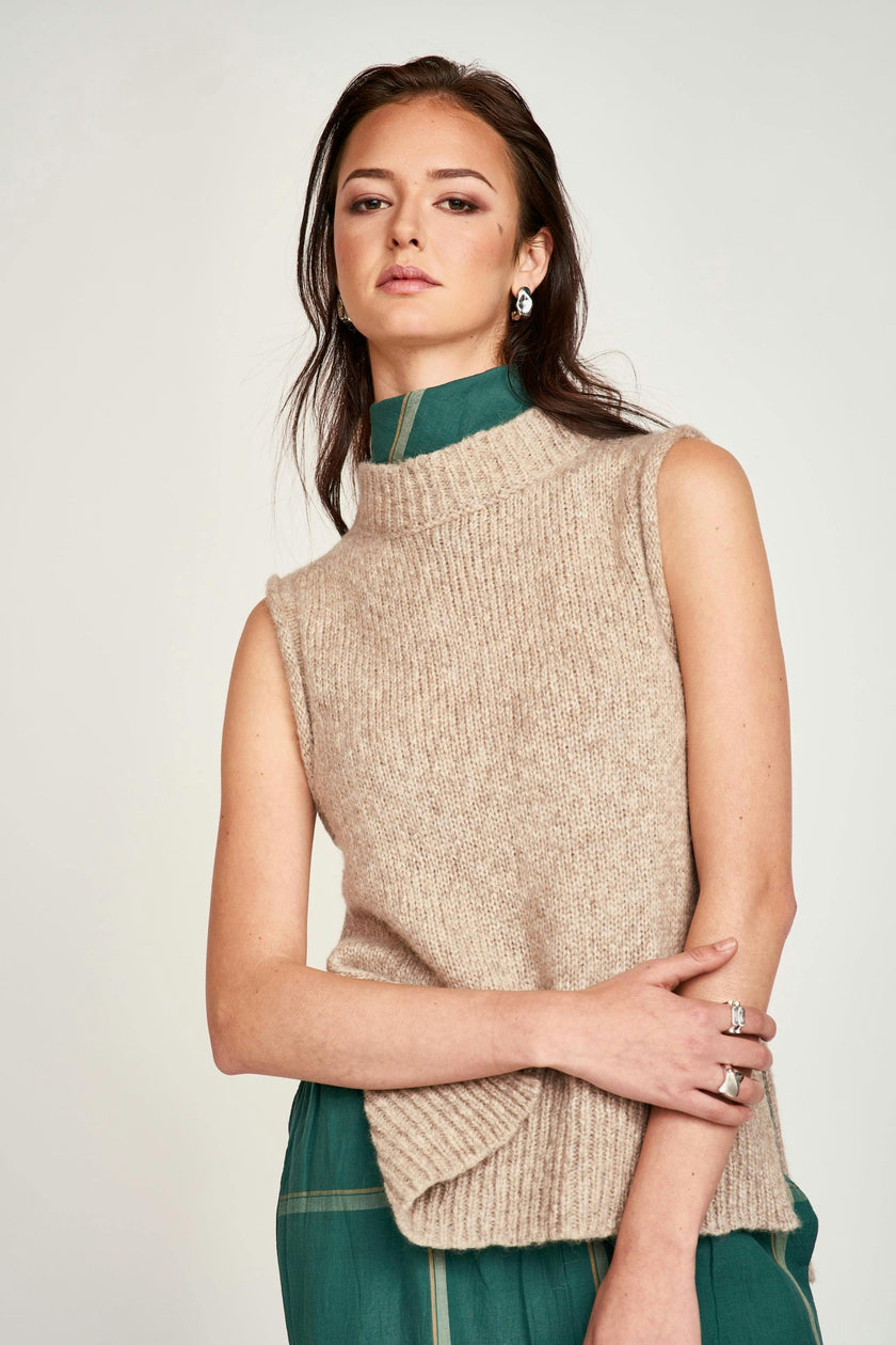 Aspen Open Side Vest in Camel