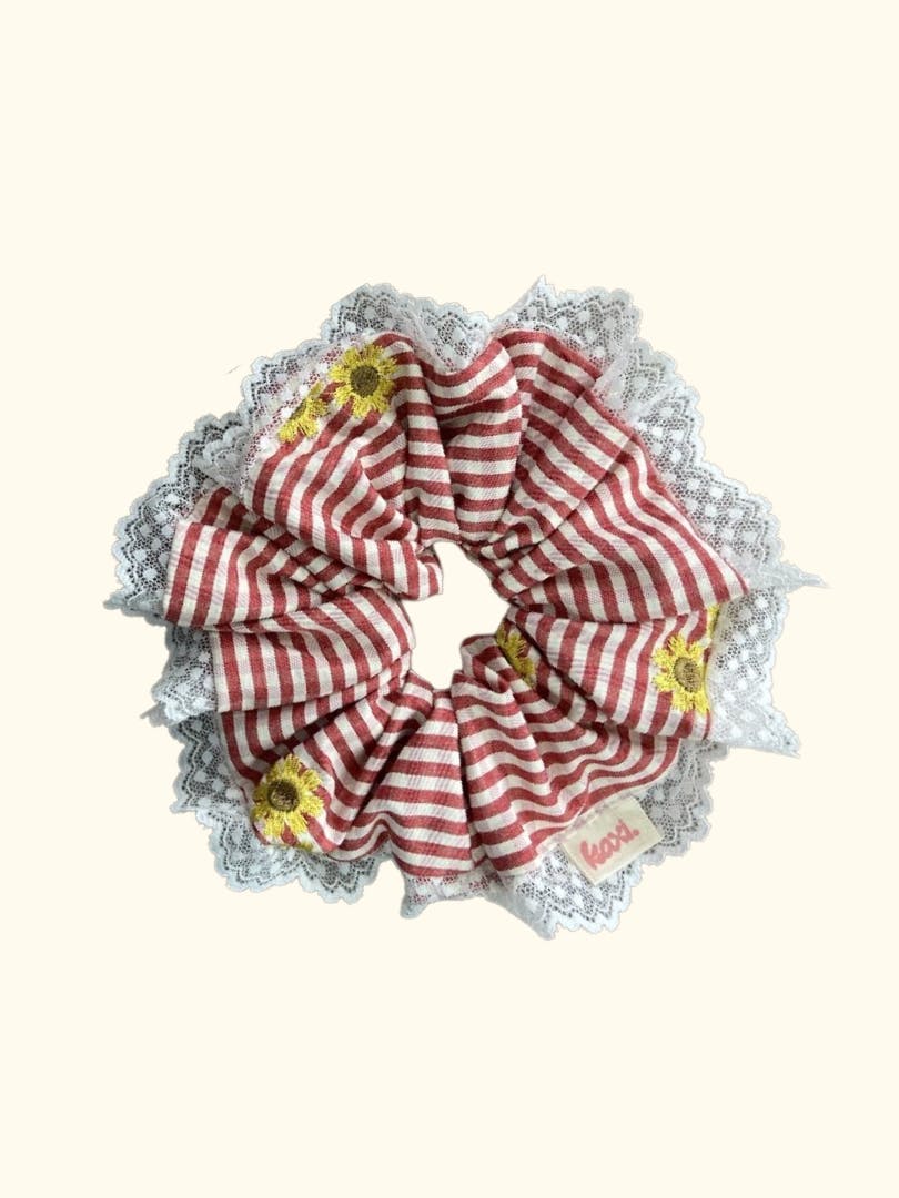 SUNFLOWER EMBROIDERED OVERSIZED LACE SCRUNCHIE