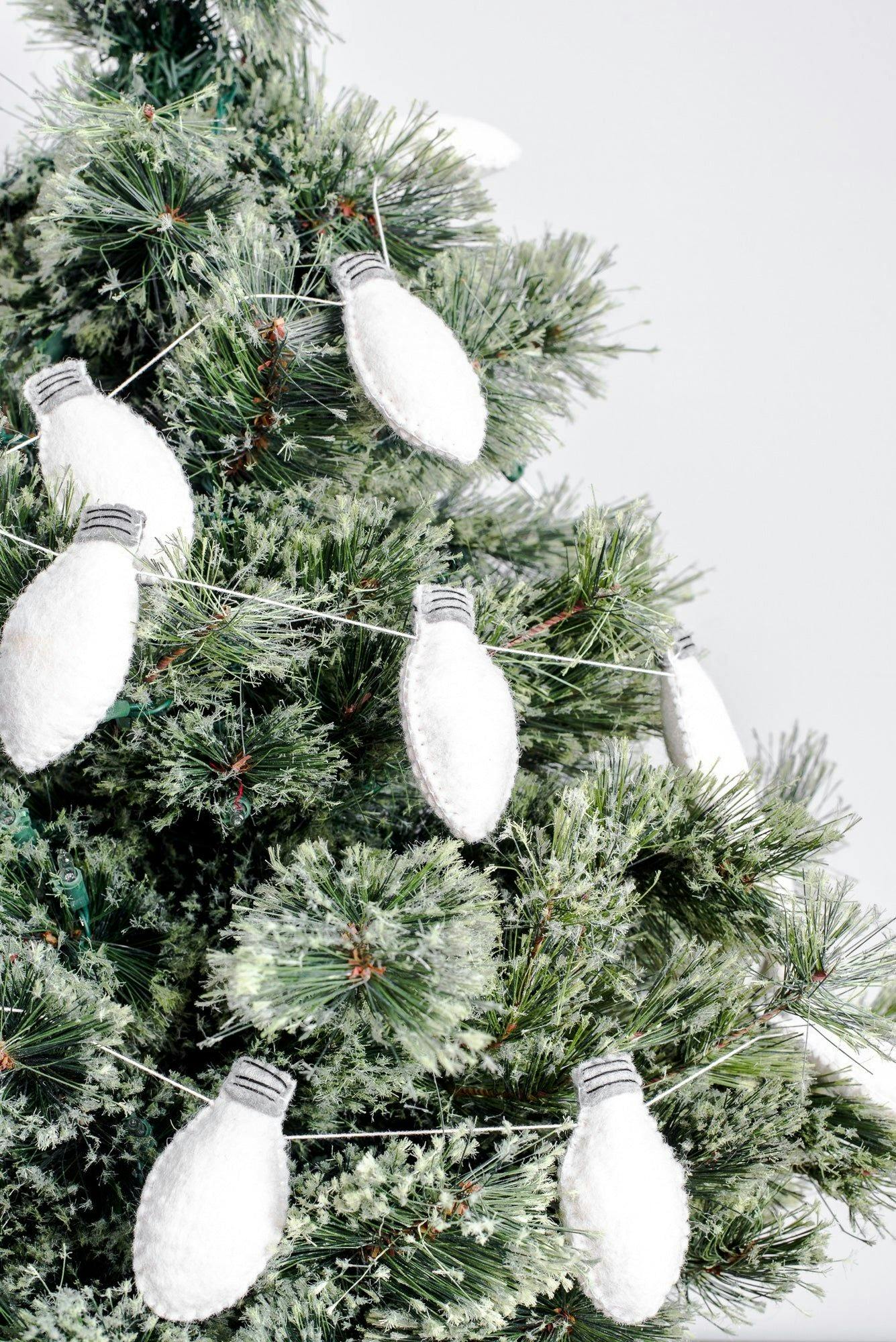 Christmas Lights Garland (White)