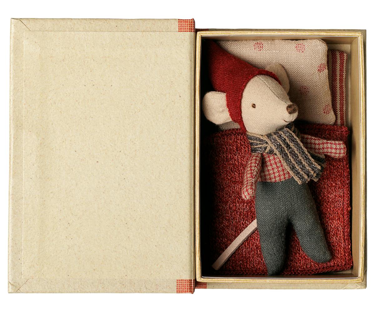 Christmas mouse, Baby in book