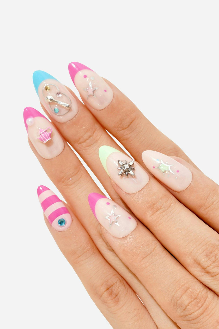KATSEYE | PINKY UP – ALMOND PRESS-ON NAILS