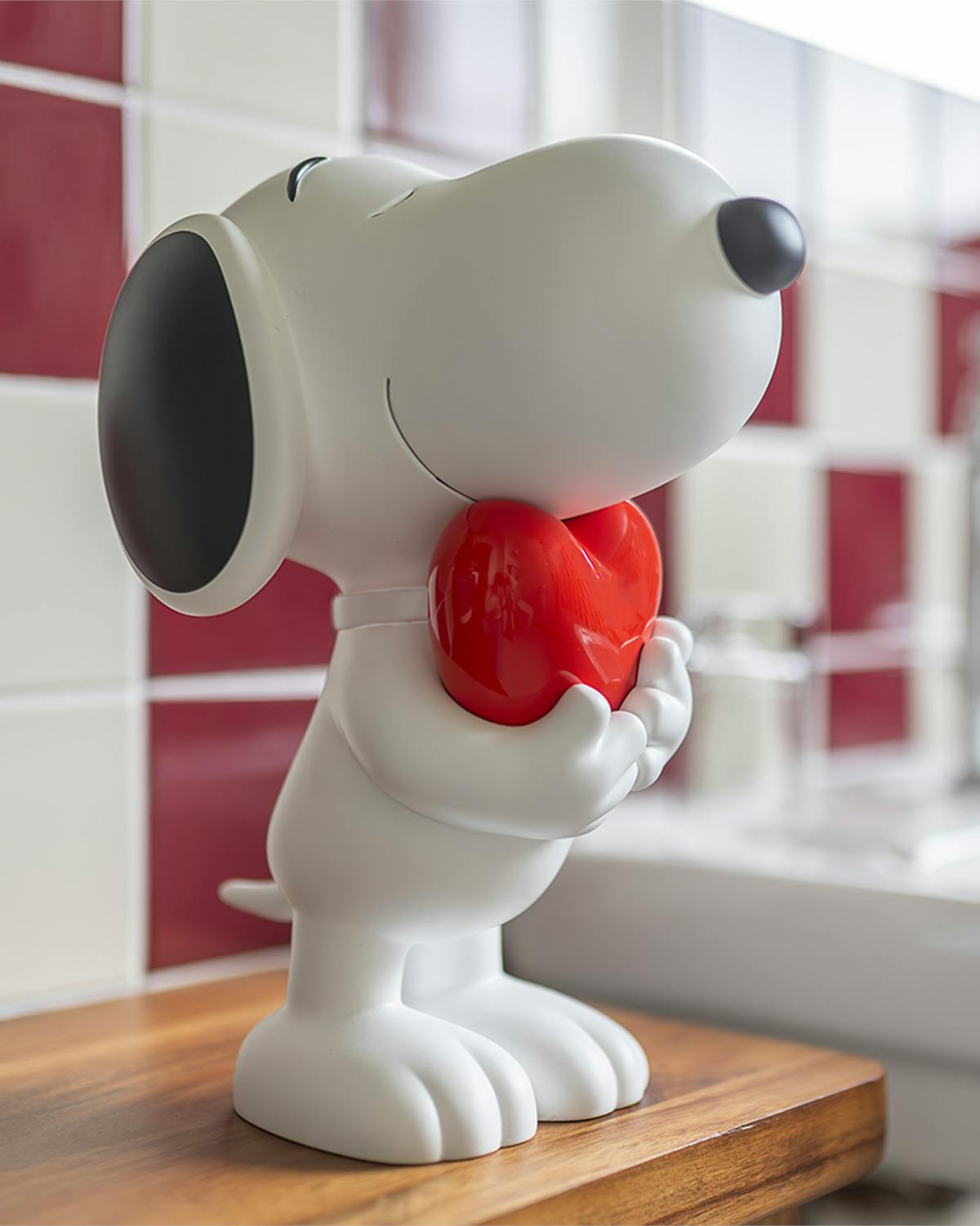 Snoopy HEART White with Red Heart Original 11in