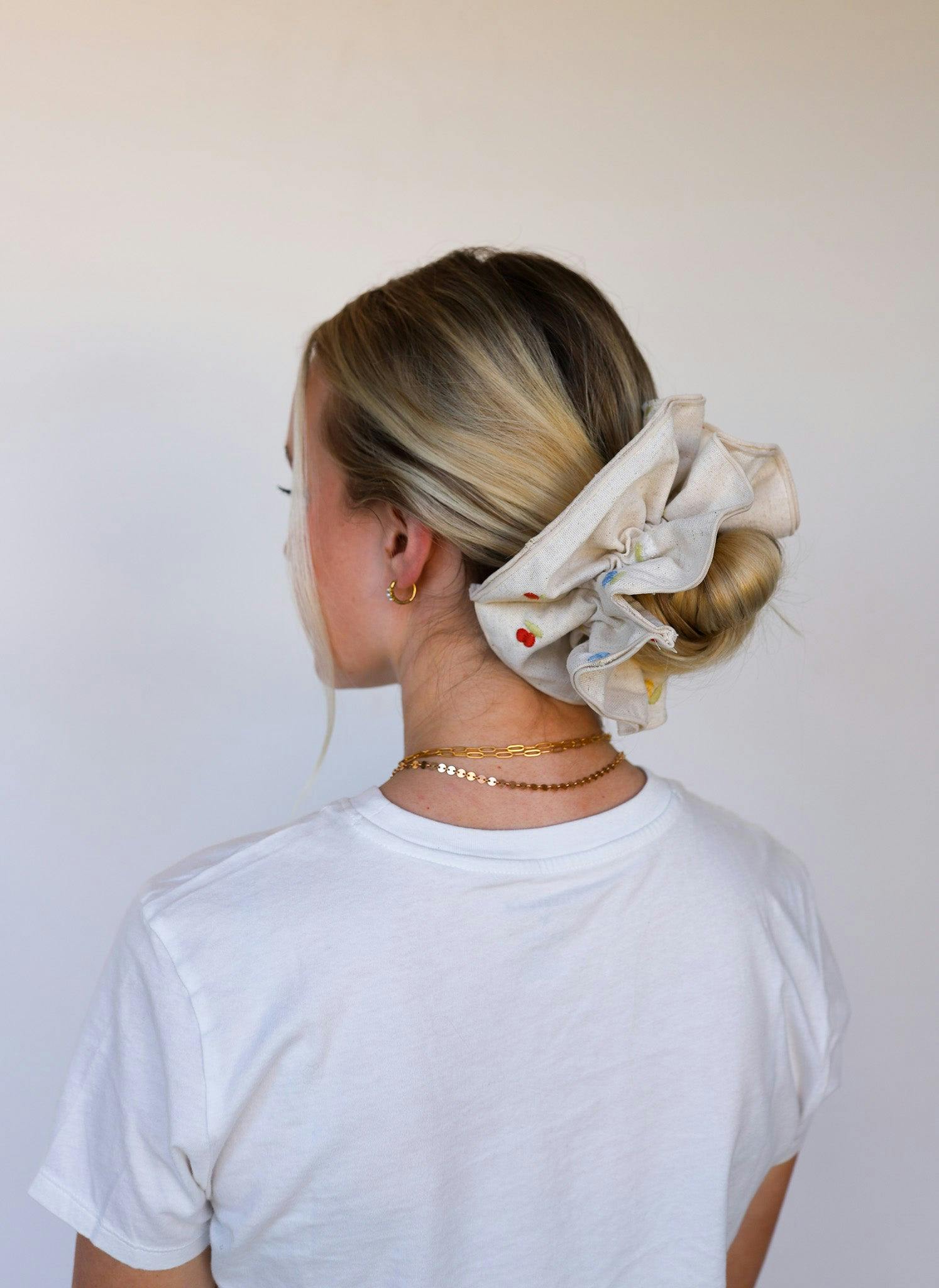 CREAM FARMERS MARKET CORSET SCRUNCHIE