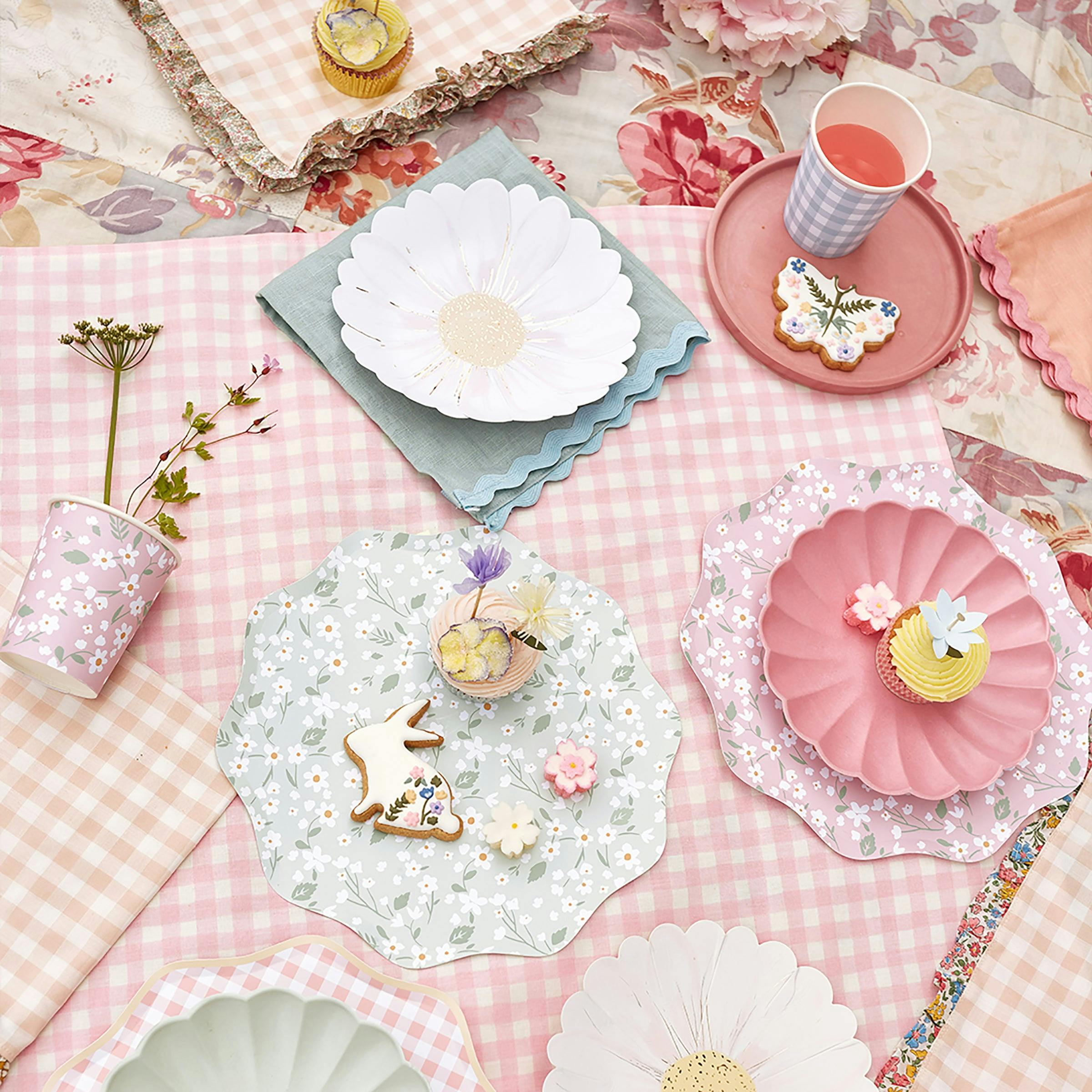 Set of 12 Ditsy Floral Dinner Plates