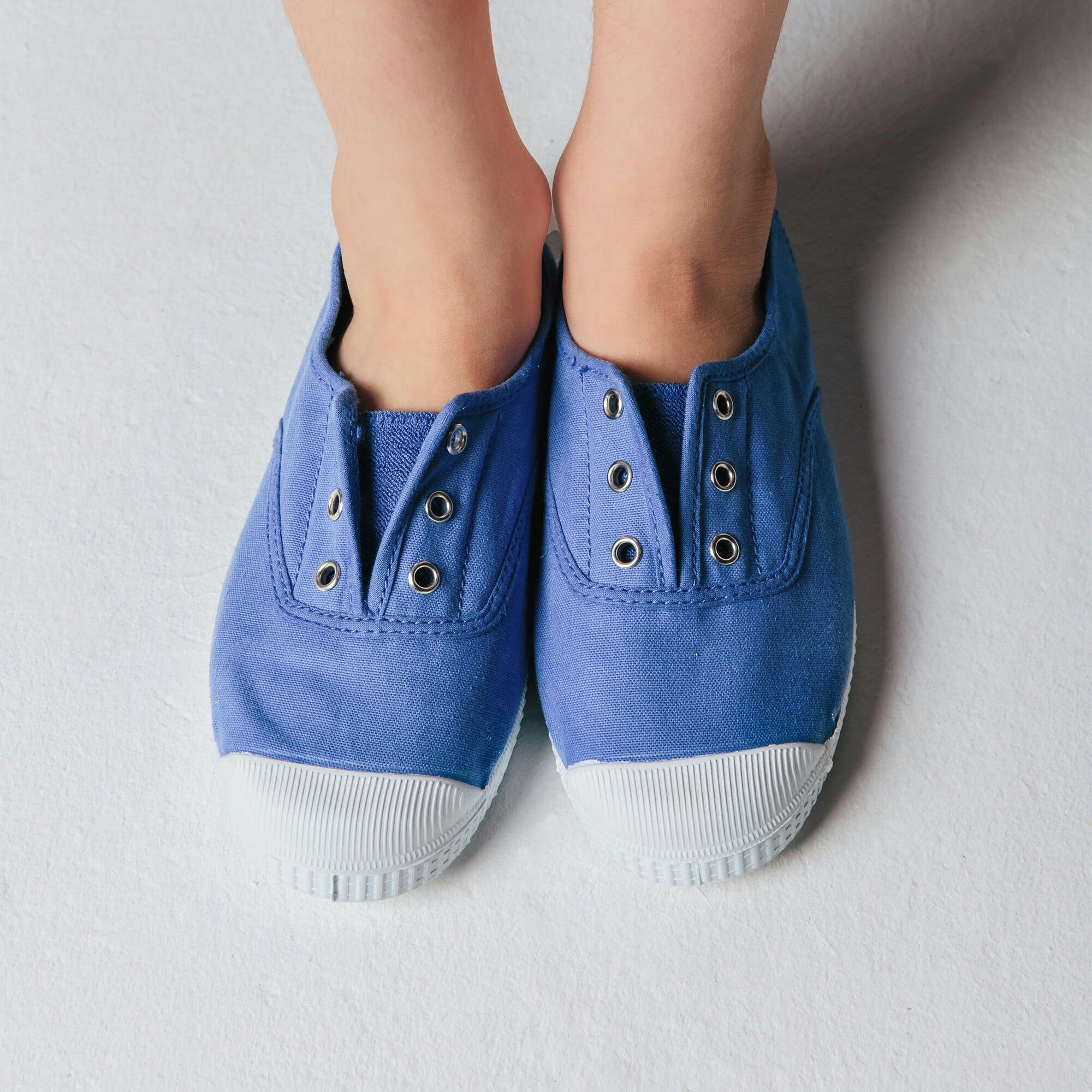 Hampton Canvas Plum Plimsolls in Cornflower