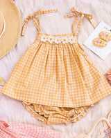 Crochet Daisy Set in Yellow Gingham
