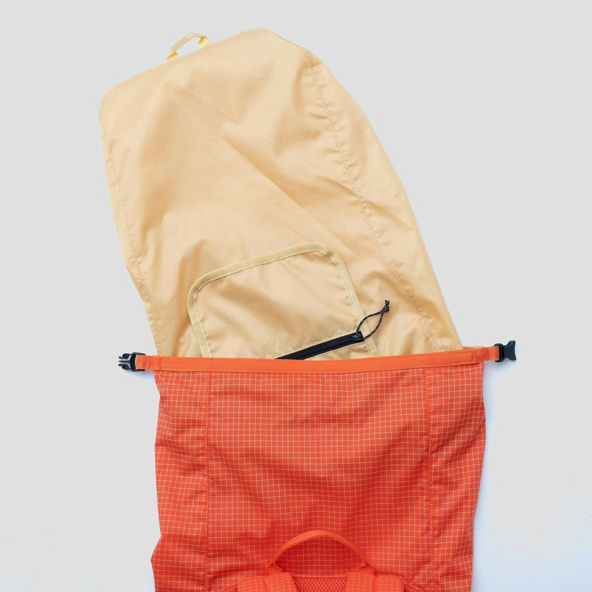 Leon Lightweight Mesh Pocket Waterproof Backpack 20L