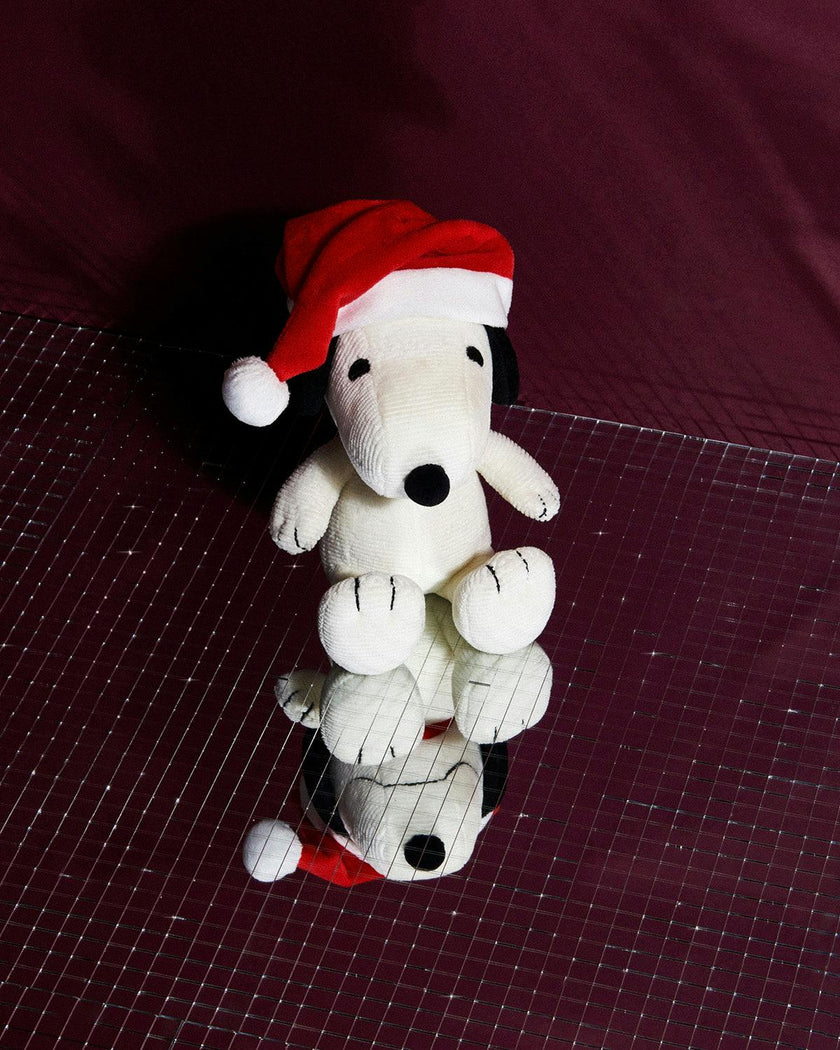 Plush PEANUTS SNOOPY Sitting WITH CHRISTMAS HAT 7"