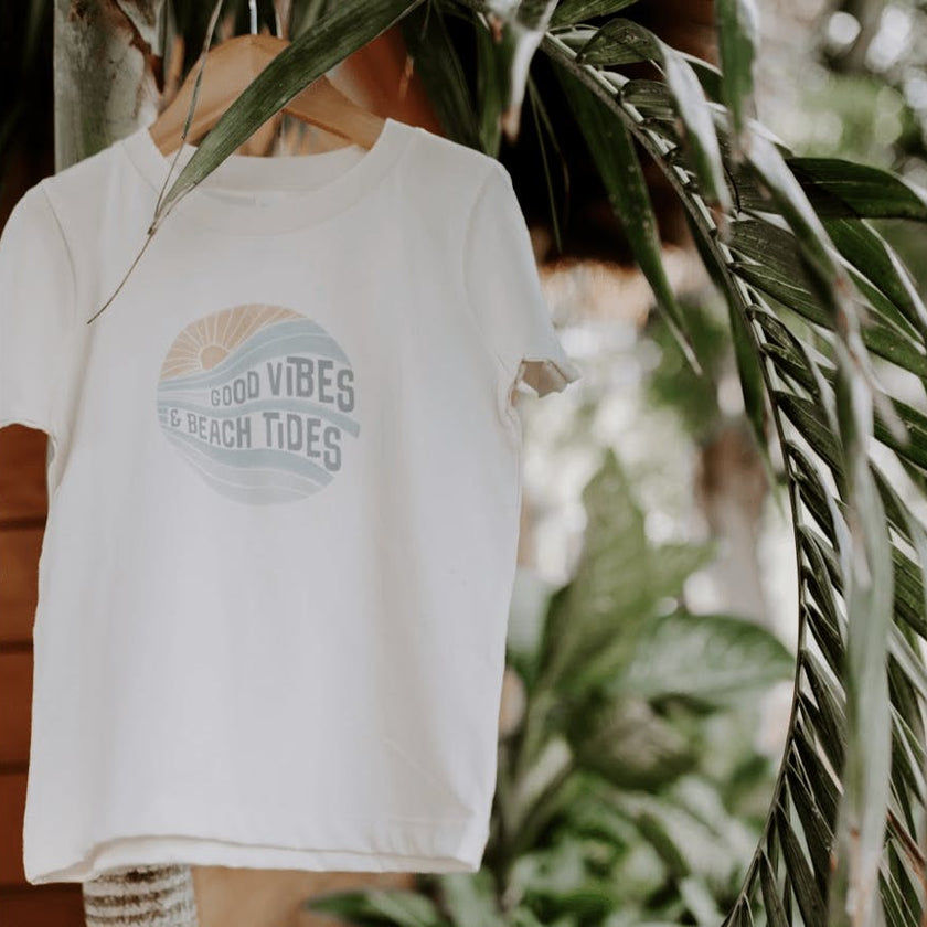 graphic tee | good vibes