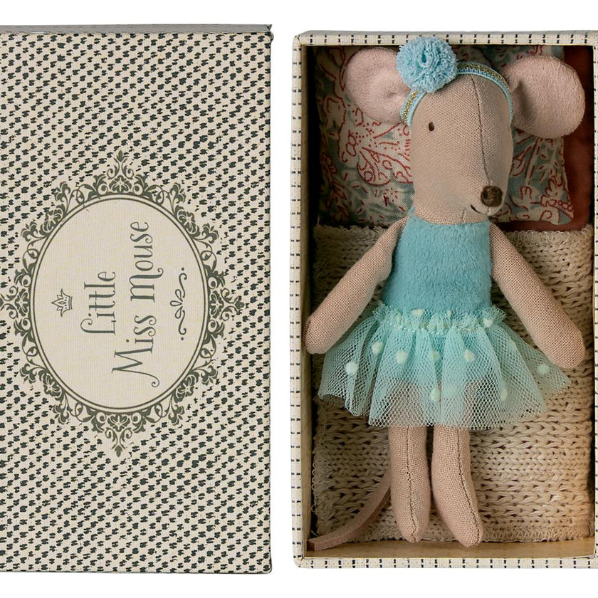 Dance mouse in daybed, Little sister