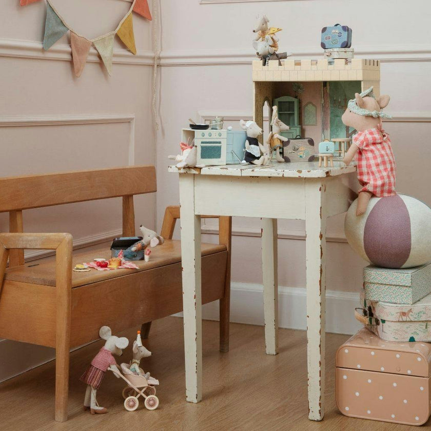 Castle Hall, Mouse