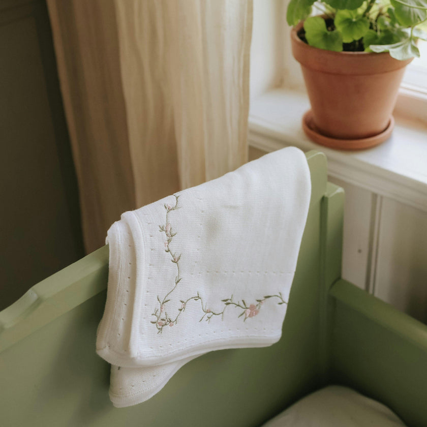 Rosette Knit Blanket