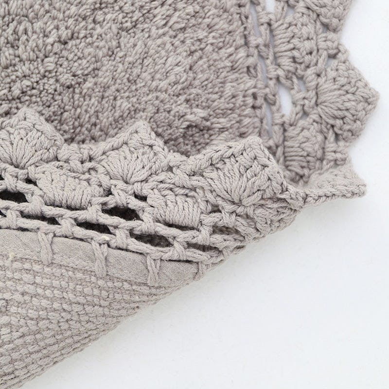 Perla Hand-Tufted Crochet Lace Trim Round Rug