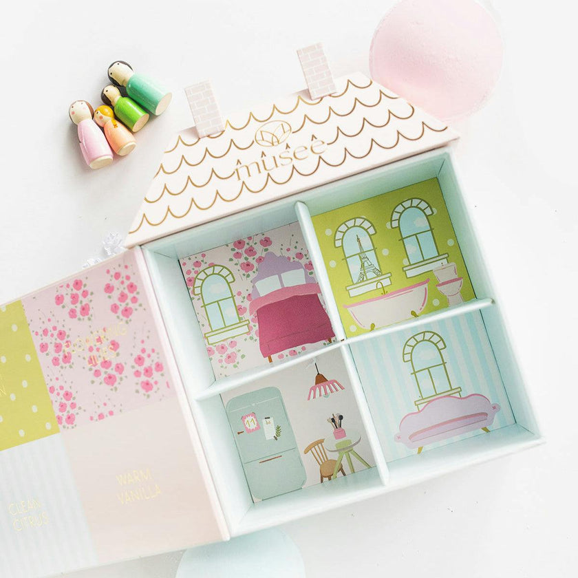 Dollhouse Gift Set