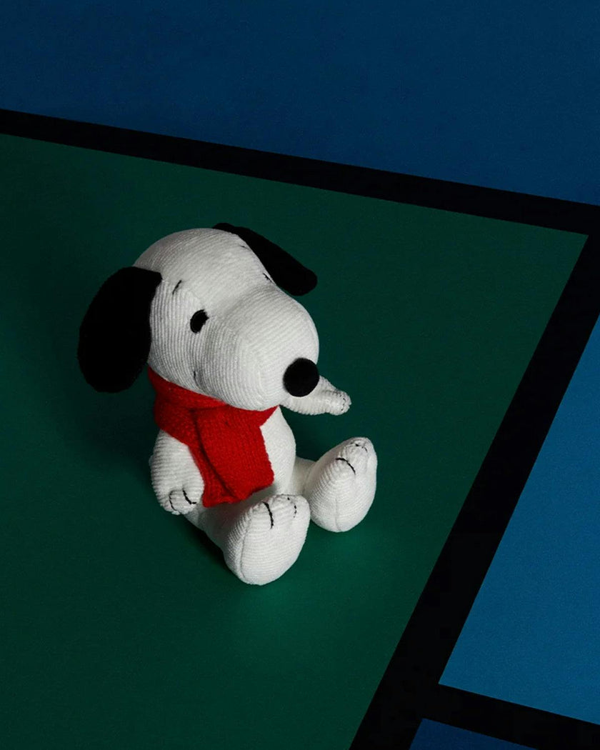 PEANUTS SNOOPY Sitting WITH SCARF 7"